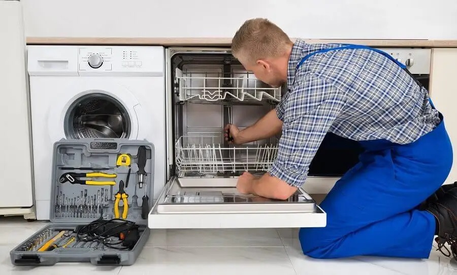 Kandıra Miele servisi teknisyen ekibi beyaz eşya tamiri yaparken